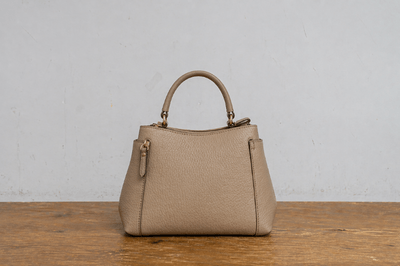 Photoroomで画像編集する前のカバンの画像