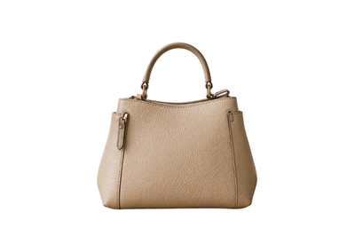 Photoroomでカバンの背景を削除した様子